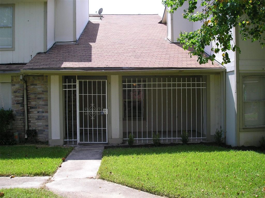 5810 Twisted Pine Court B, Houston, TX 77039