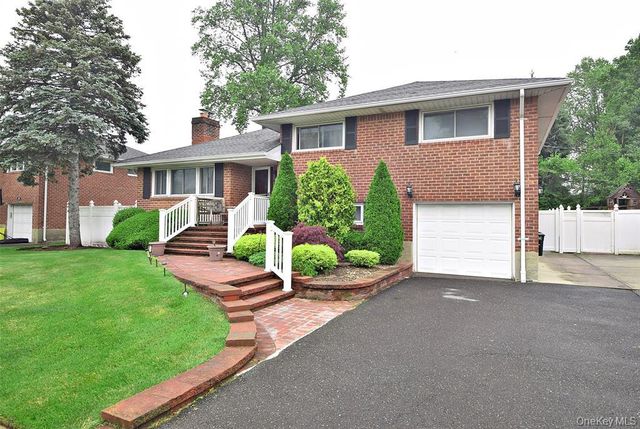 51 Whitman Avenue, Syosset, NY 11791