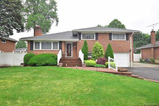 51 Whitman Avenue, Syosset, NY 11791