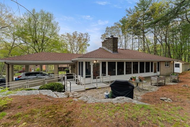 100 Cole Ave, Southbridge, MA 01550