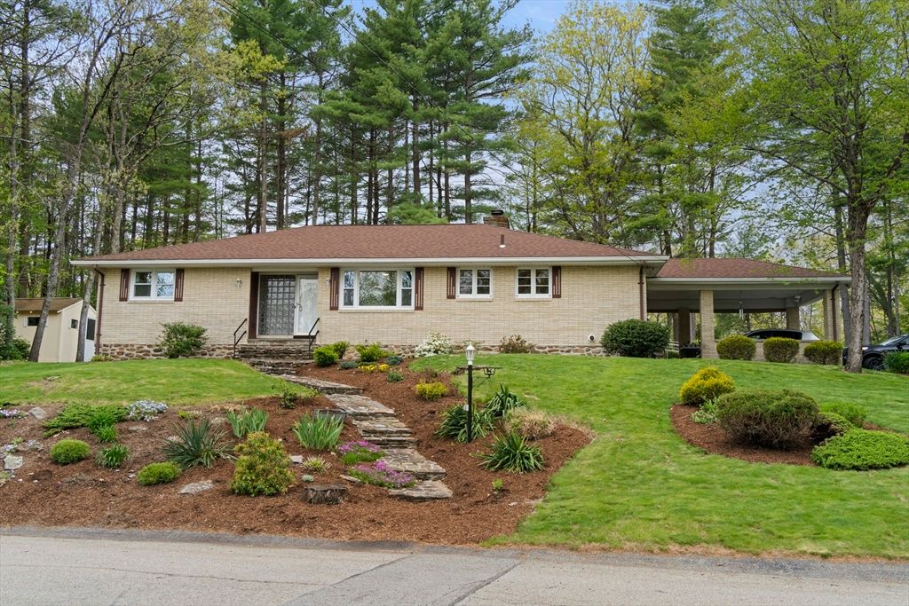 100 Cole Ave, Southbridge, MA 01550