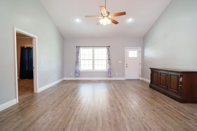 1366 Hidden Valley Rd, Livingston, TN 38570