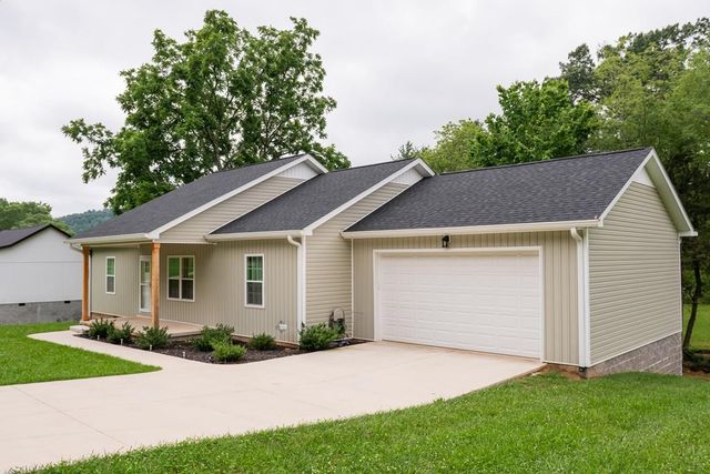 1366 Hidden Valley Rd, Livingston, TN 38570