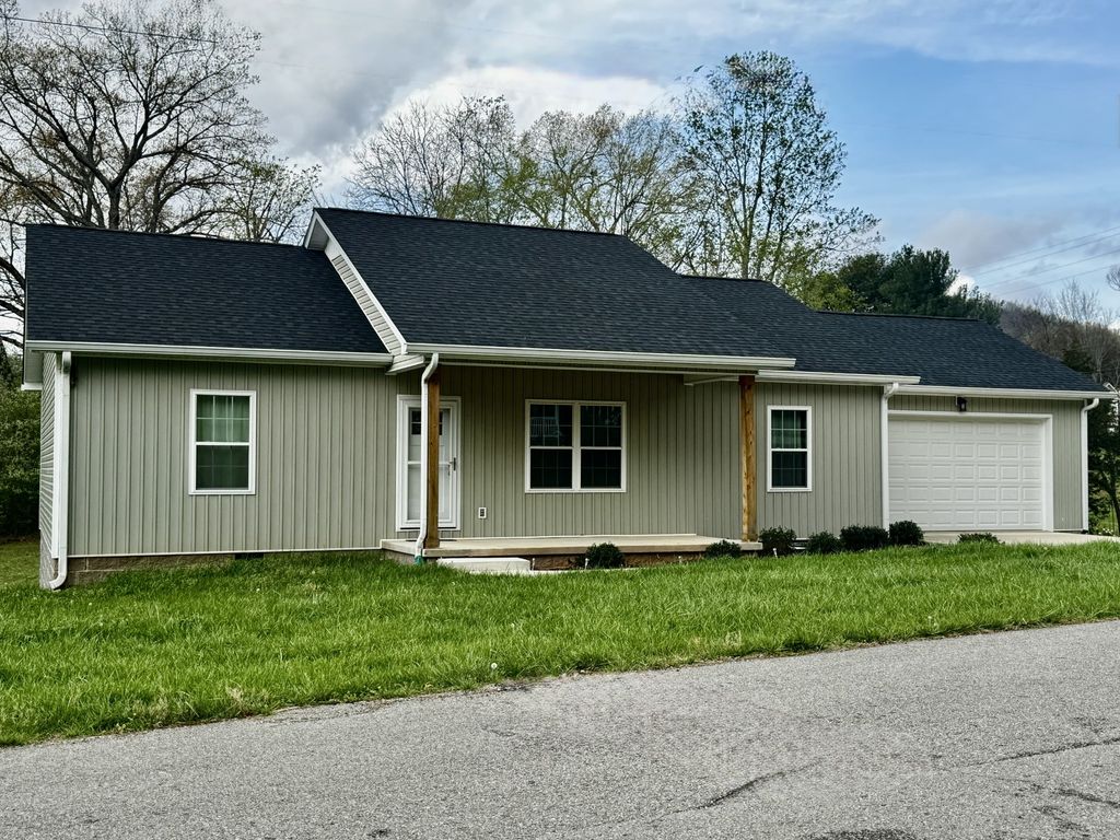 1366 Hidden Valley Rd, Livingston, TN 38570