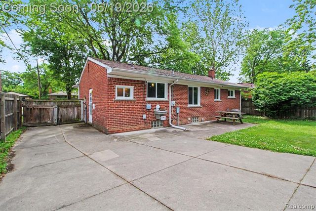 9135 Frederick Street, Livonia, MI 48150