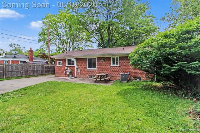 9135 Frederick Street, Livonia, MI 48150