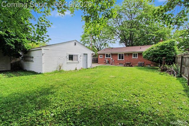9135 Frederick Street, Livonia, MI 48150
