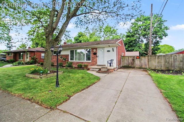 9135 Frederick Street, Livonia, MI 48150