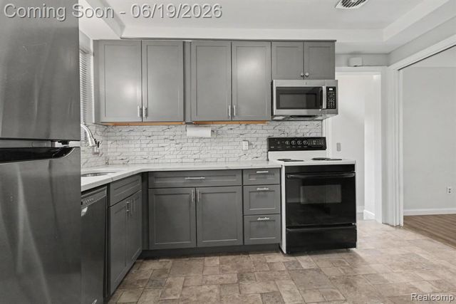 9135 Frederick Street, Livonia, MI 48150