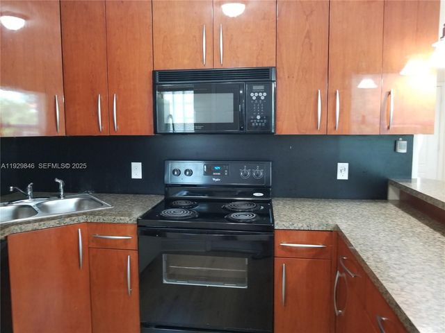 1085 NW 133rd St, North Miami, FL 33168