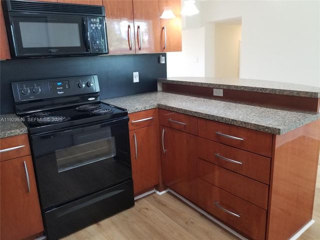 1085 NW 133rd St, North Miami, FL 33168