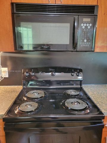 1085 NW 133rd St, North Miami, FL 33168