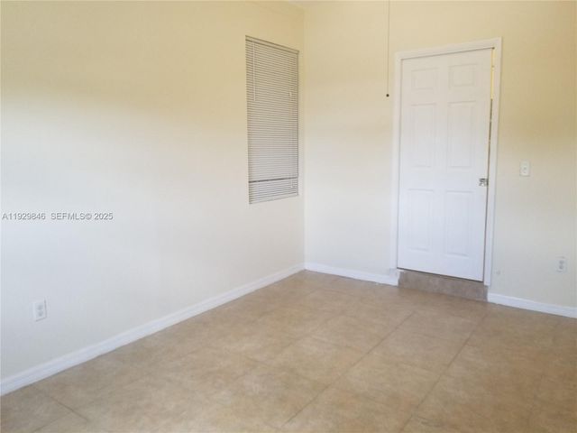 1085 NW 133rd St, North Miami, FL 33168