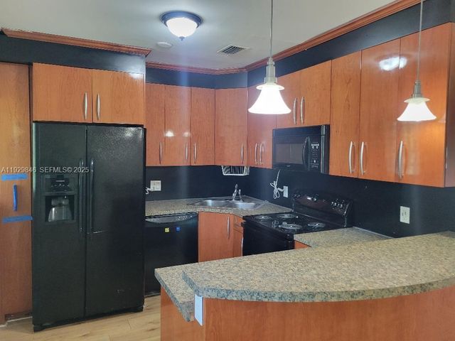 1085 NW 133rd St, North Miami, FL 33168