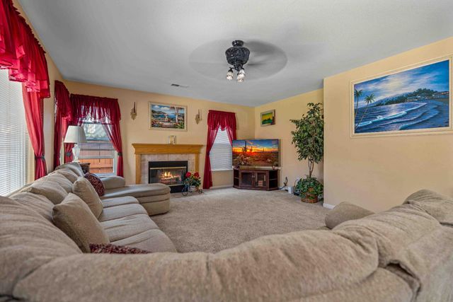 4296 Oakridge Dr, Tracy, CA 95377