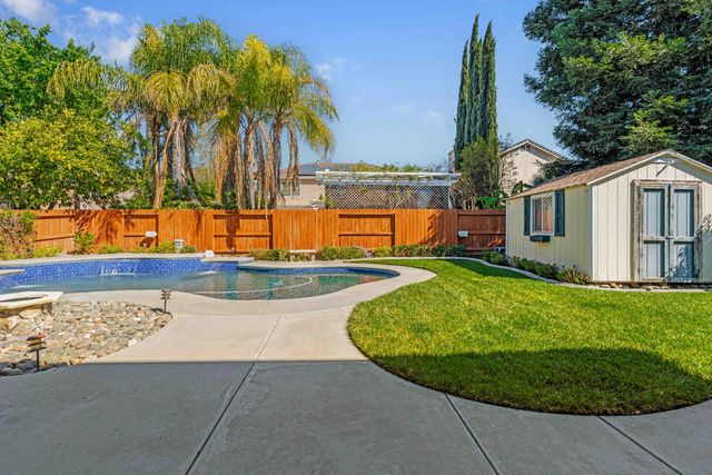 4296 Oakridge Dr, Tracy, CA 95377