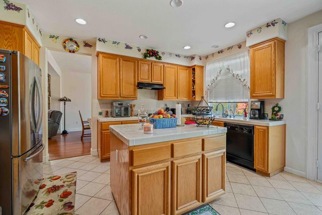 4296 Oakridge Dr, Tracy, CA 95377