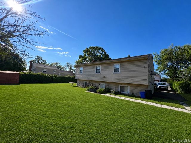 27 Pine Road, Amityville, NY 11701