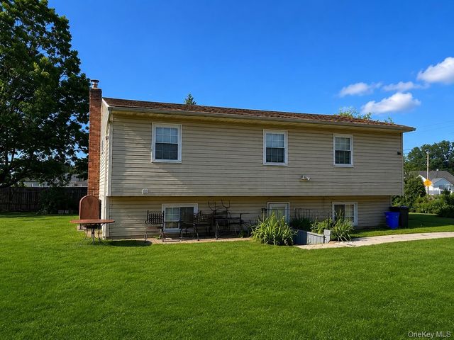 27 Pine Road, Amityville, NY 11701
