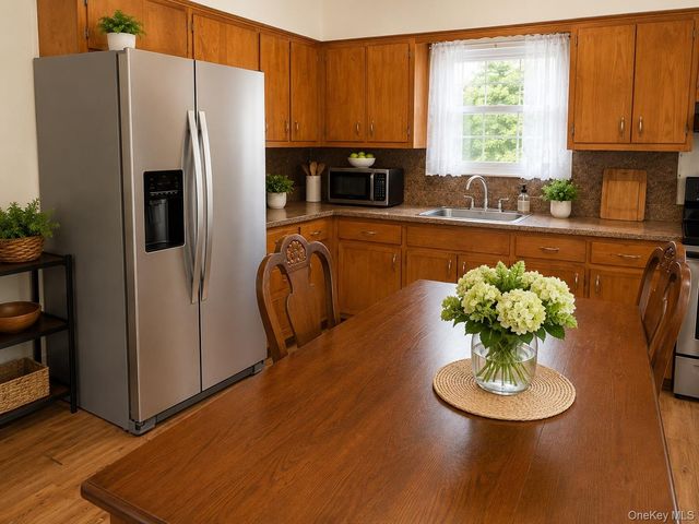 27 Pine Road, Amityville, NY 11701