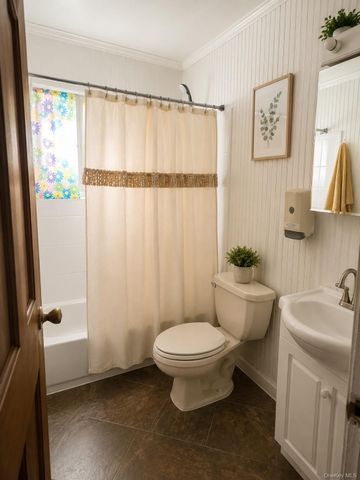 27 Pine Road, Amityville, NY 11701