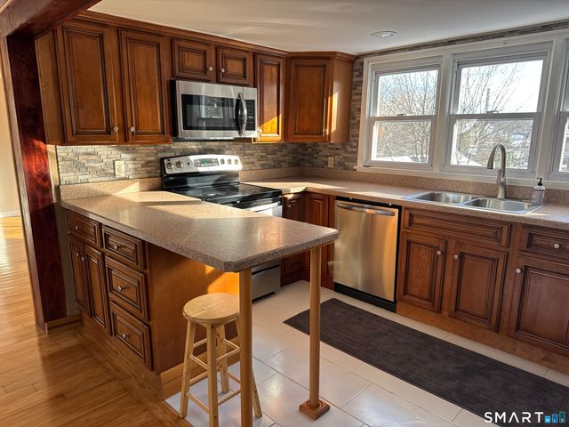 11 Blumenthal Drive, Montville, CT 06382