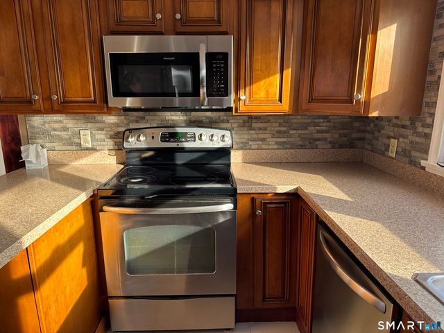 11 Blumenthal Drive, Montville, CT 06382