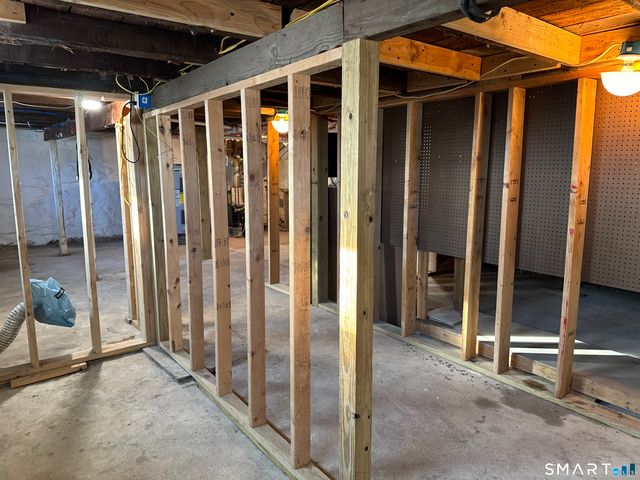 11 Blumenthal Drive, Montville, CT 06382