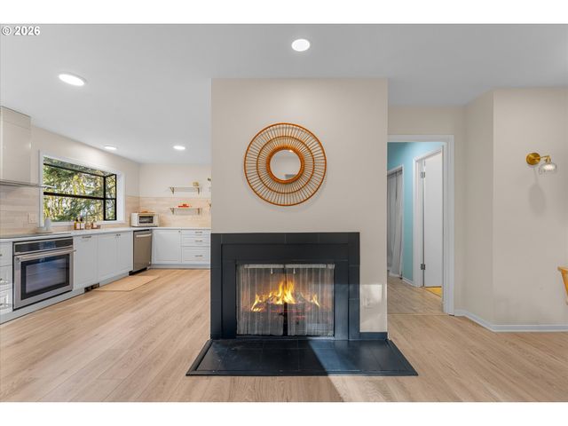 17821 SUNDOWN Ct, Lake Oswego, OR 97034