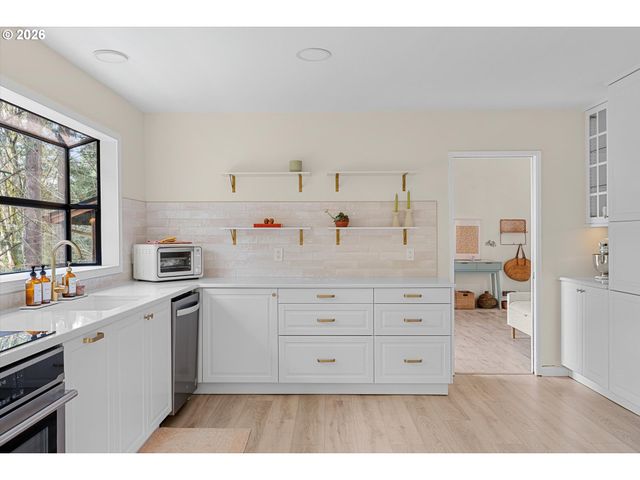 17821 SUNDOWN Ct, Lake Oswego, OR 97034