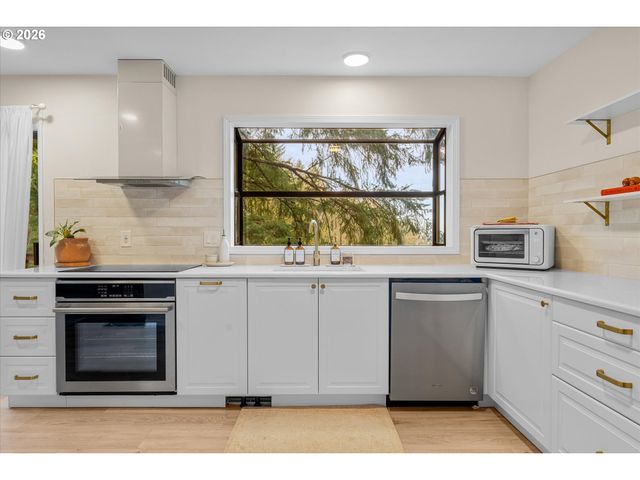 17821 SUNDOWN Ct, Lake Oswego, OR 97034