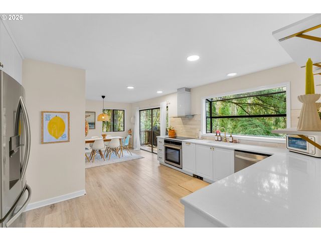 17821 SUNDOWN Ct, Lake Oswego, OR 97034