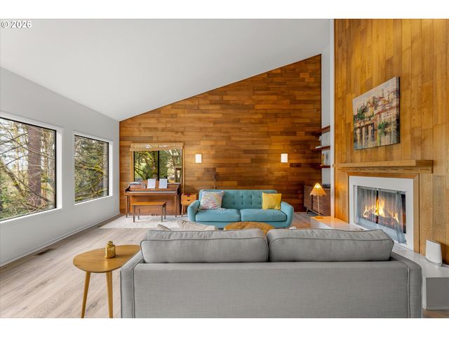 17821 SUNDOWN Ct, Lake Oswego, OR 97034