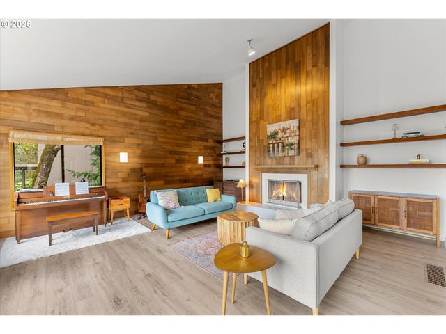 17821 SUNDOWN Ct, Lake Oswego, OR 97034