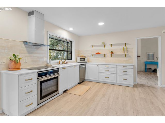 17821 SUNDOWN Ct, Lake Oswego, OR 97034