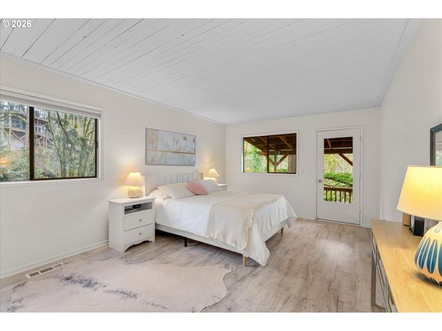 17821 SUNDOWN Ct, Lake Oswego, OR 97034