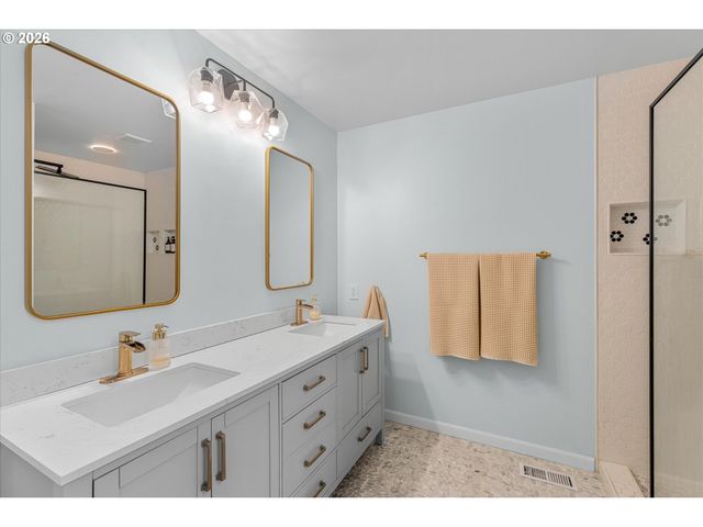 17821 SUNDOWN Ct, Lake Oswego, OR 97034