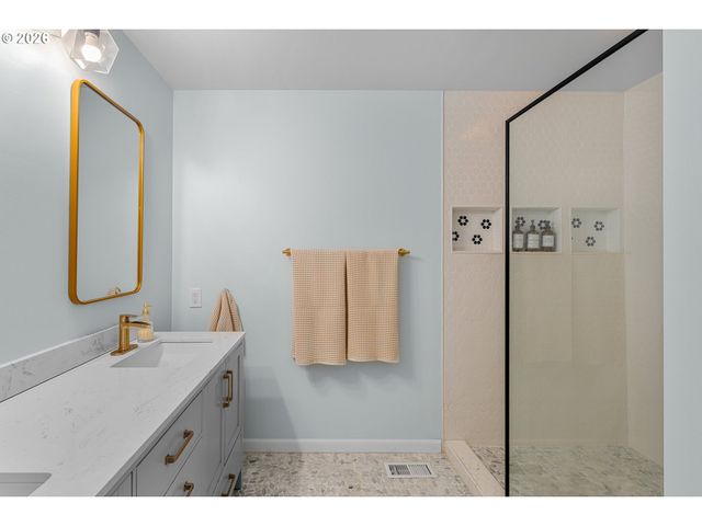 17821 SUNDOWN Ct, Lake Oswego, OR 97034