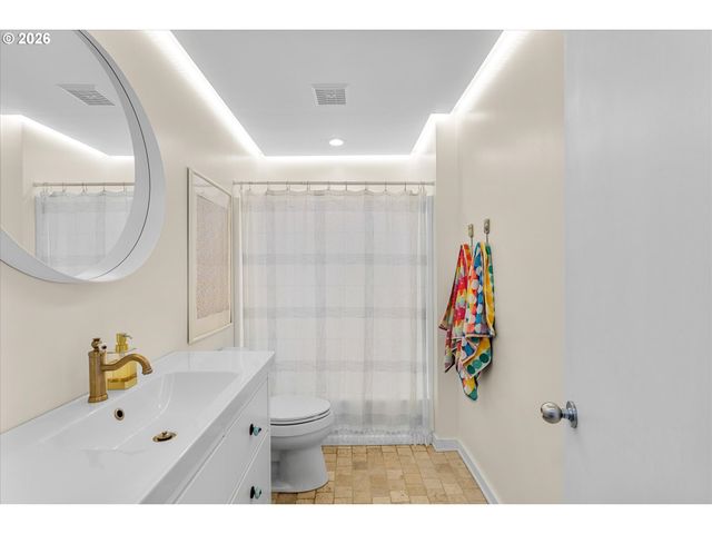 17821 SUNDOWN Ct, Lake Oswego, OR 97034