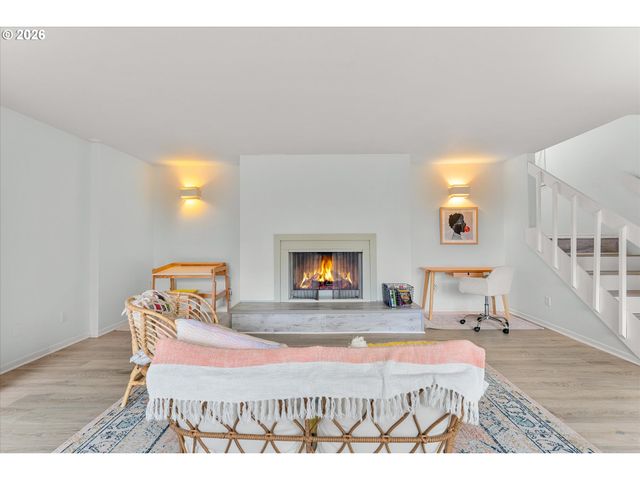 17821 SUNDOWN Ct, Lake Oswego, OR 97034