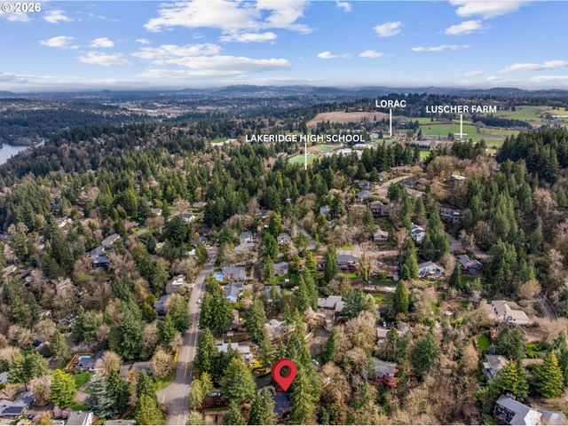 17821 SUNDOWN Ct, Lake Oswego, OR 97034