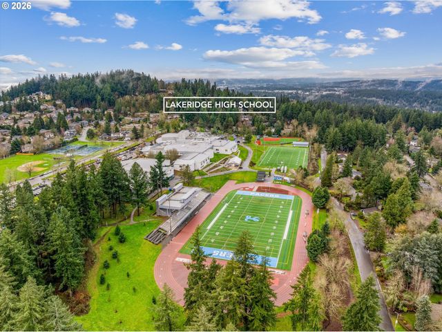 17821 SUNDOWN Ct, Lake Oswego, OR 97034