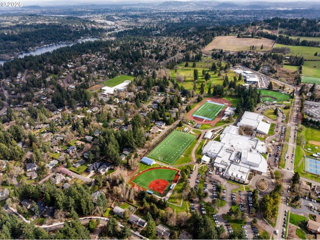 17821 SUNDOWN Ct, Lake Oswego, OR 97034