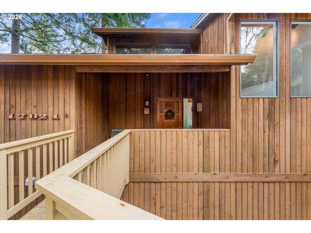 17821 SUNDOWN Ct, Lake Oswego, OR 97034