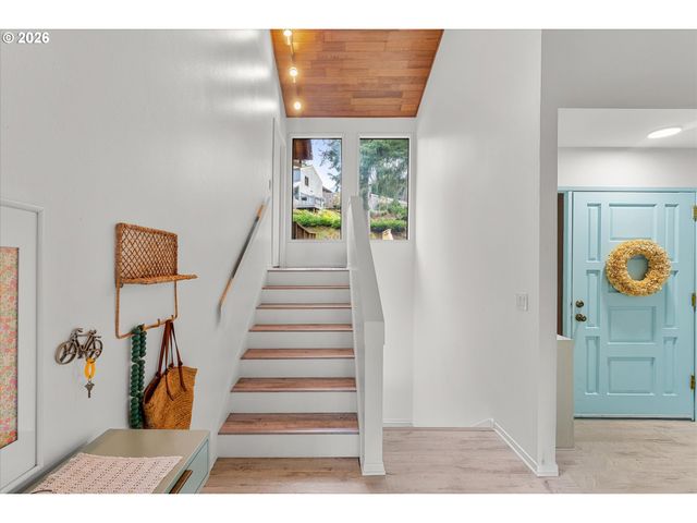 17821 SUNDOWN Ct, Lake Oswego, OR 97034