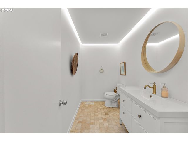 17821 SUNDOWN Ct, Lake Oswego, OR 97034