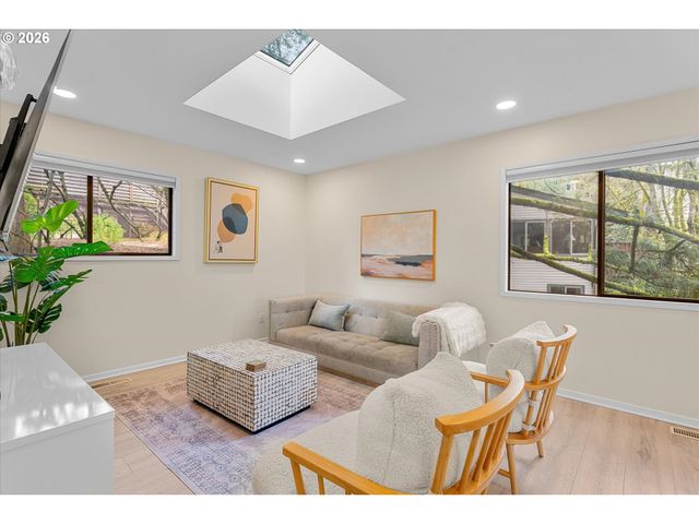 17821 SUNDOWN Ct, Lake Oswego, OR 97034