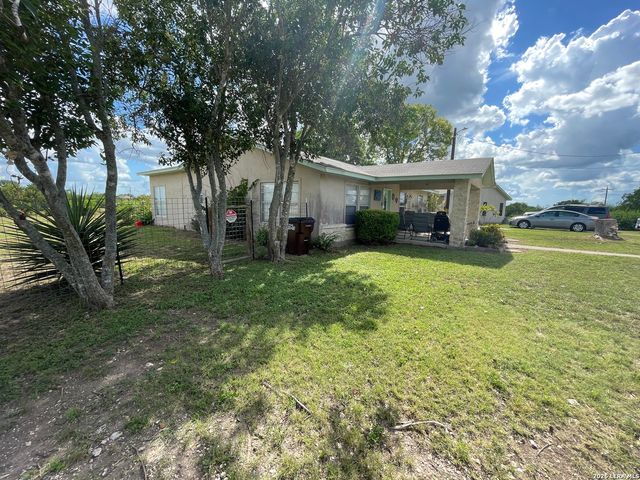 402 County Road 574, Castroville, TX 78009