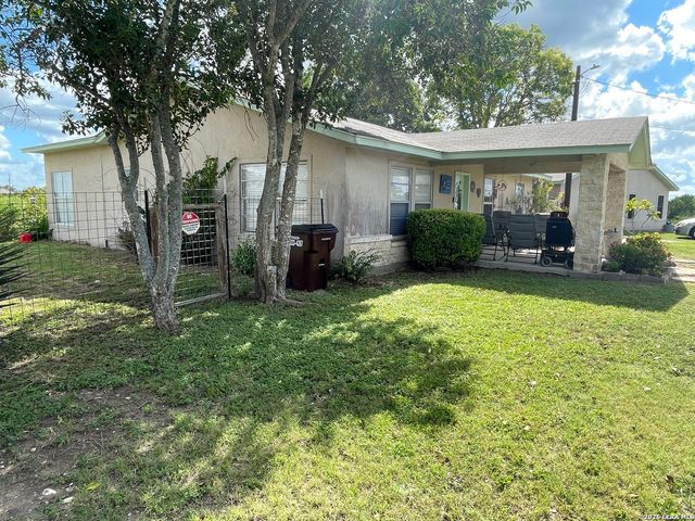 402 County Road 574, Castroville, TX 78009