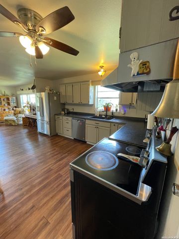 402 County Road 574, Castroville, TX 78009